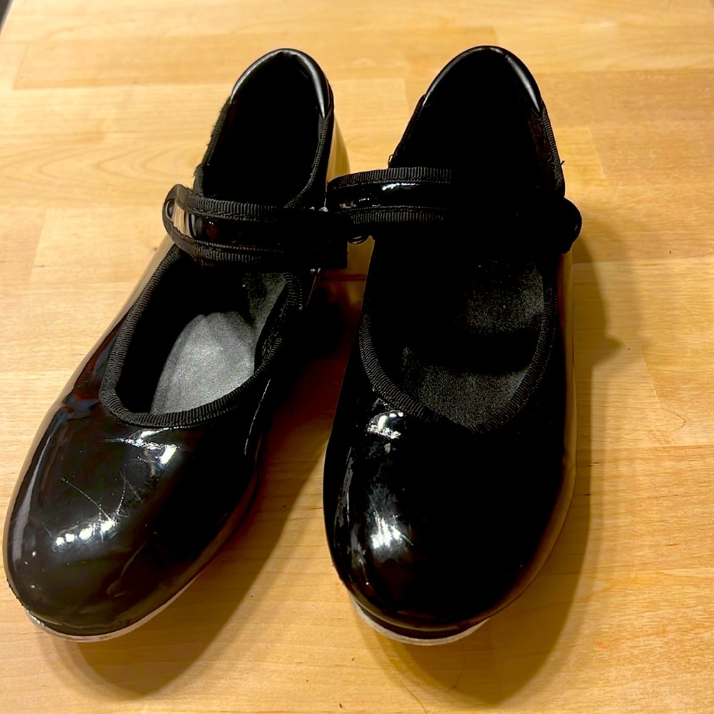 Girls tap shoes mary jane style size 1.